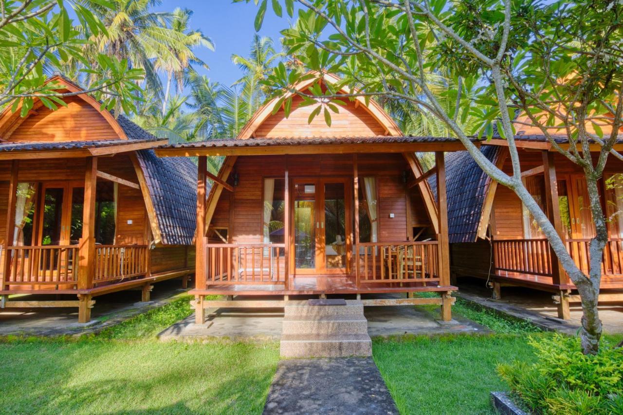 Puri Yalus Bungalow Toyapakeh Exterior foto