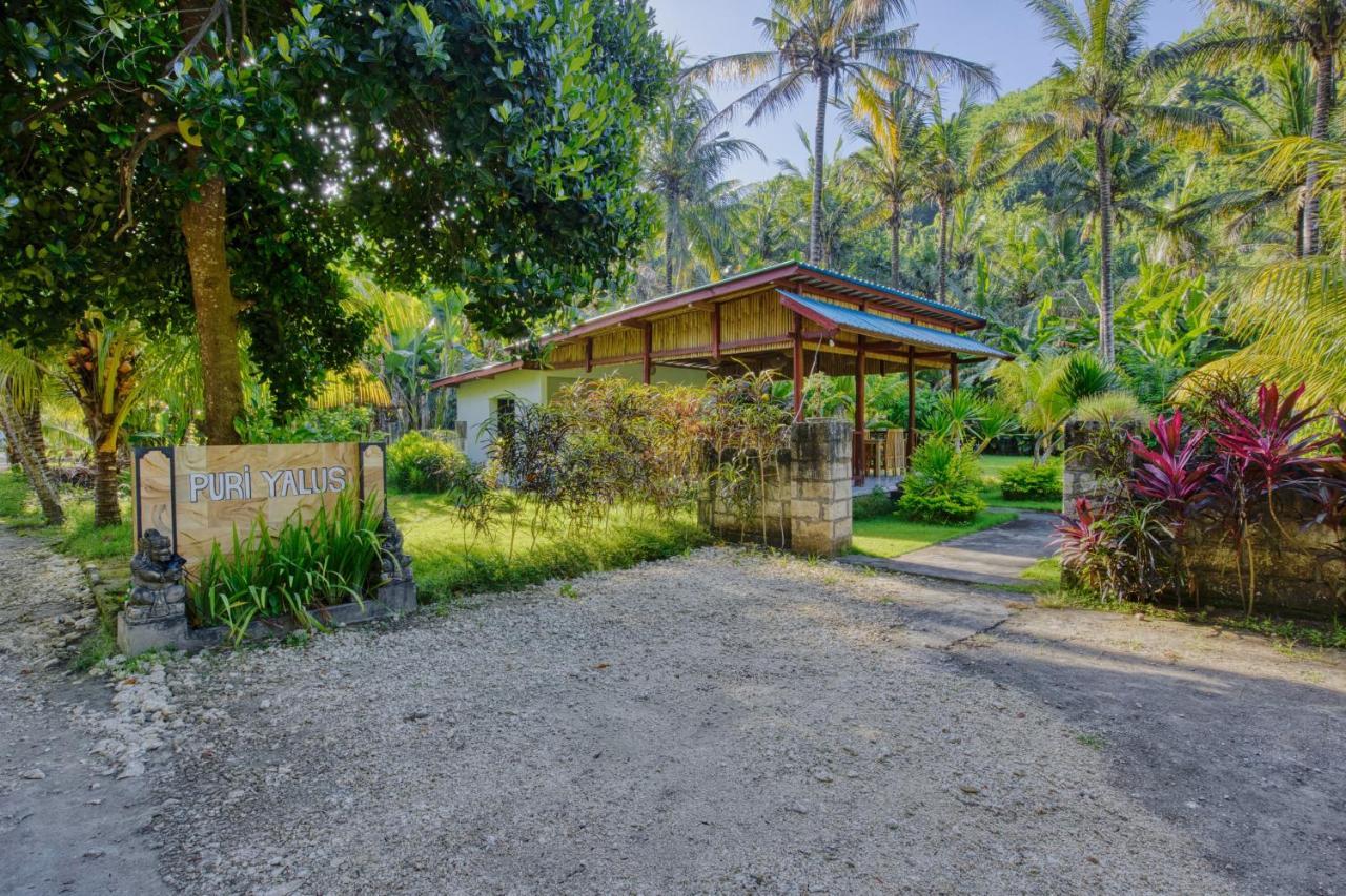 Puri Yalus Bungalow Toyapakeh Exterior foto