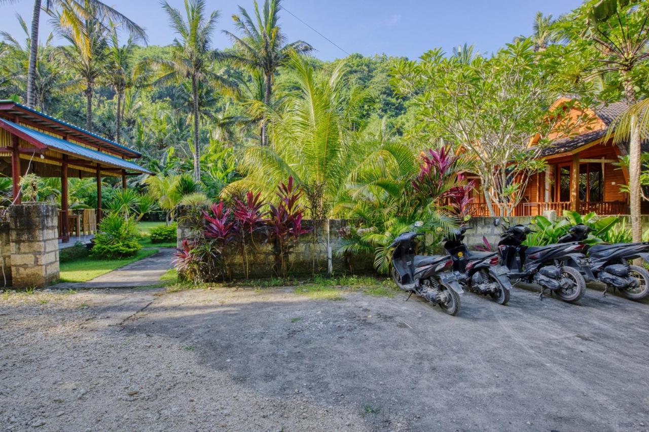 Puri Yalus Bungalow Toyapakeh Exterior foto